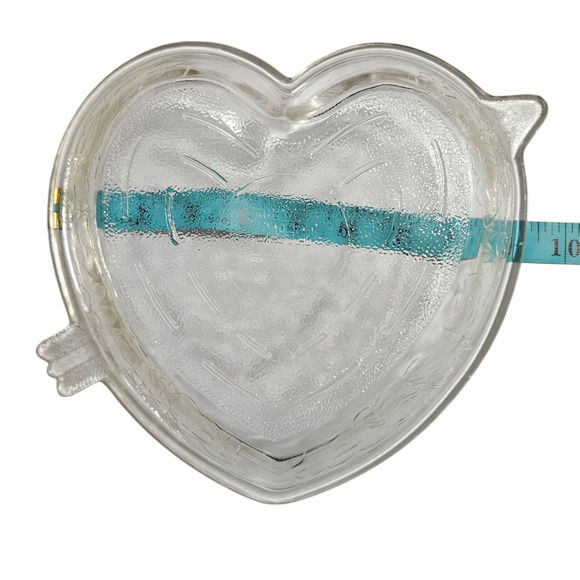 Set of 2 Safe-Bake Heart Shaped Glass Dishes 8.5" & 9" Vintage Arrow Design - Picture 3 of 5